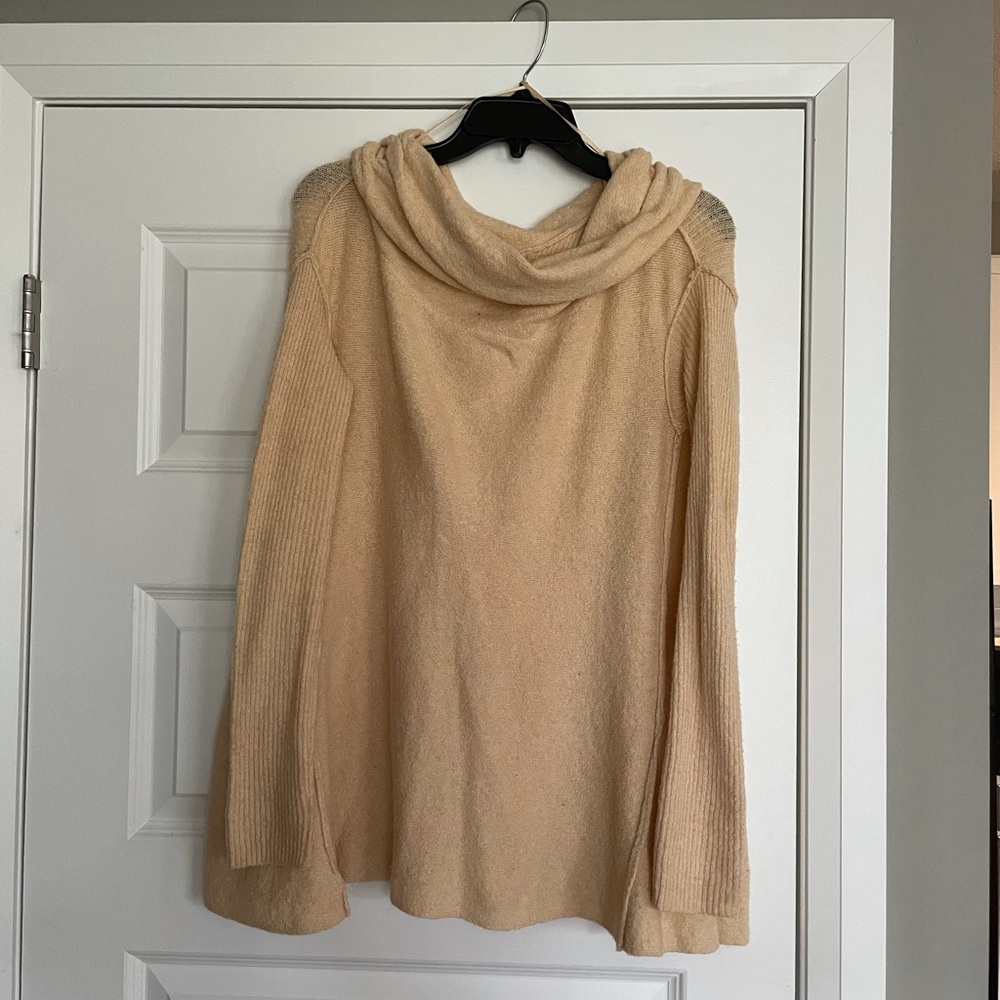 FREE PEOPLE long sleeved cowl neck sweater